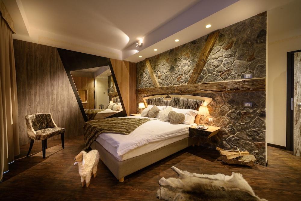 Hotel Corona Tirano Buitenkant foto